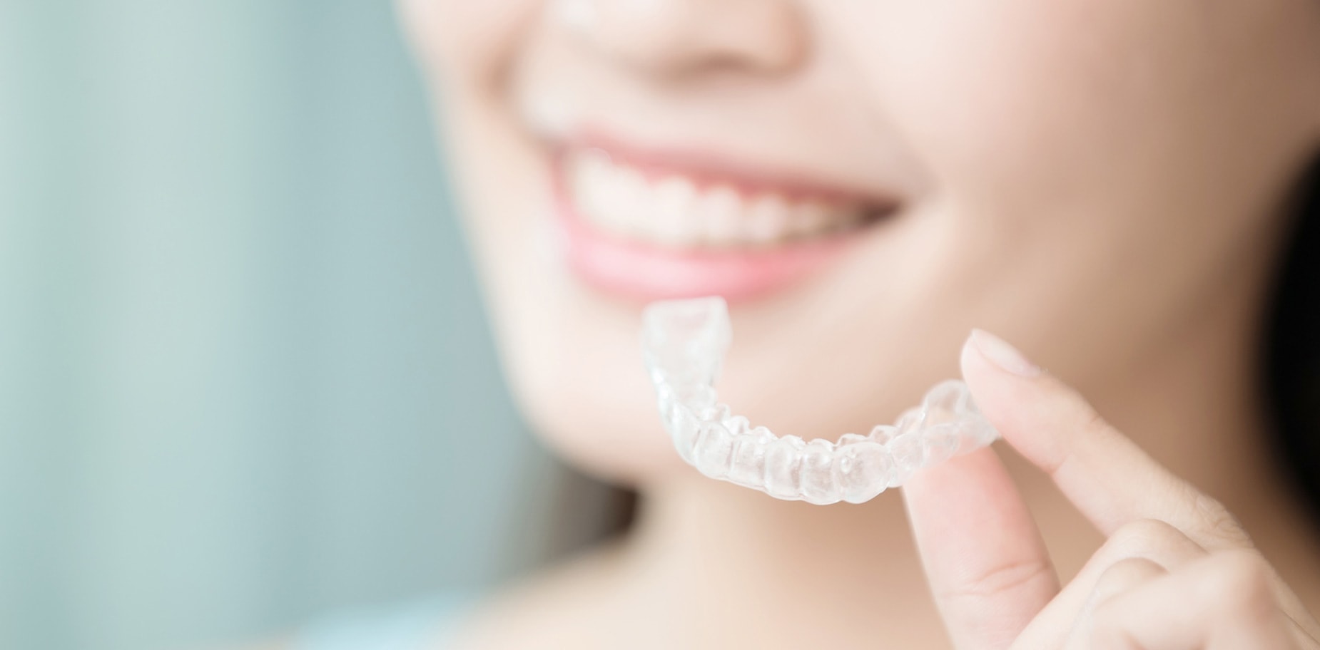 歯の白さは、第一印象を上げるホワイトニング